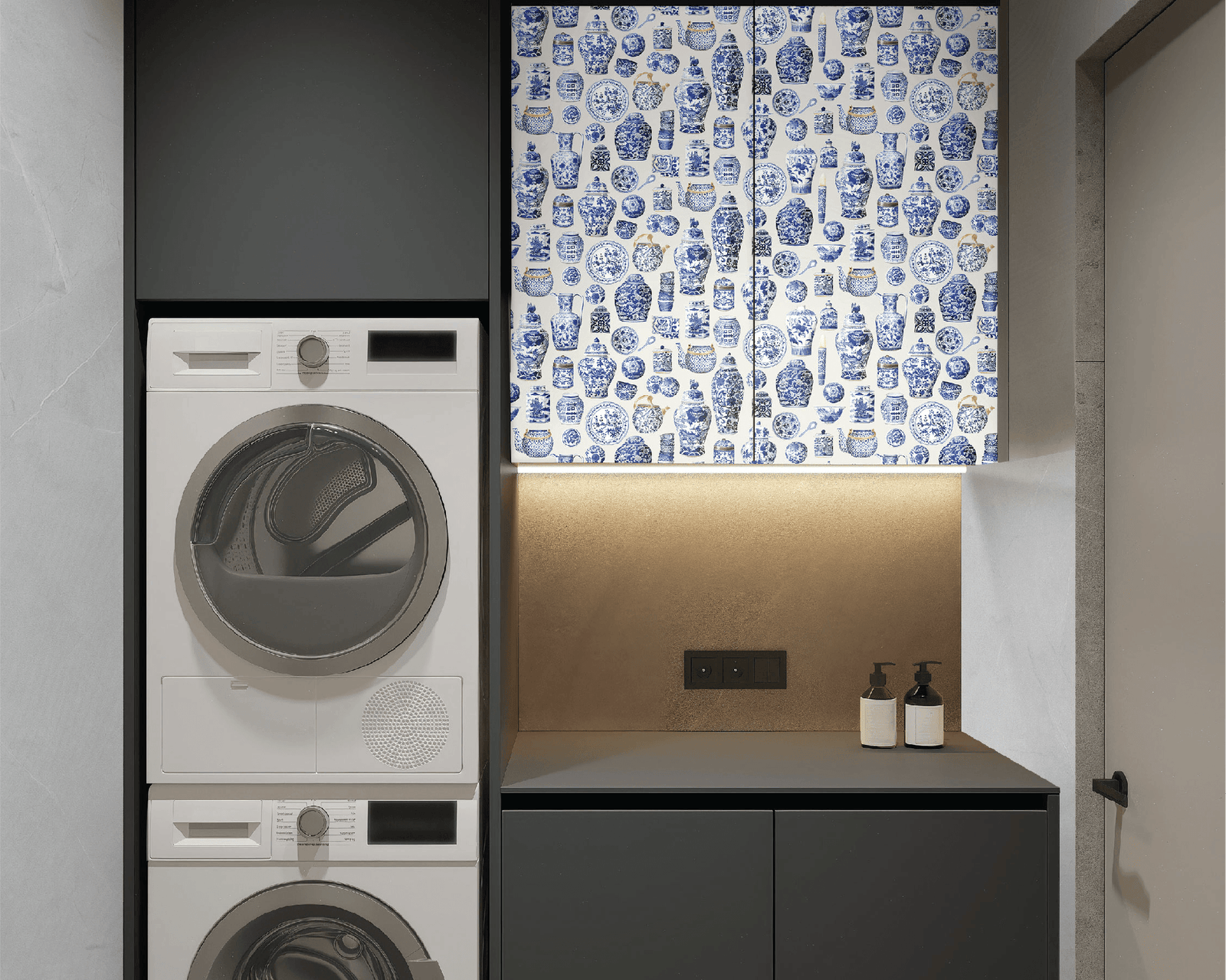 Chinese Porcelain - Image 1